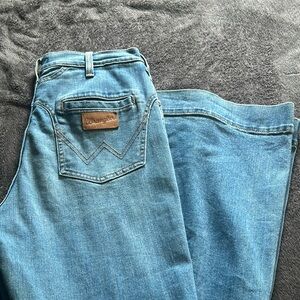 Womens Wrangler High Rise Flare Jeans